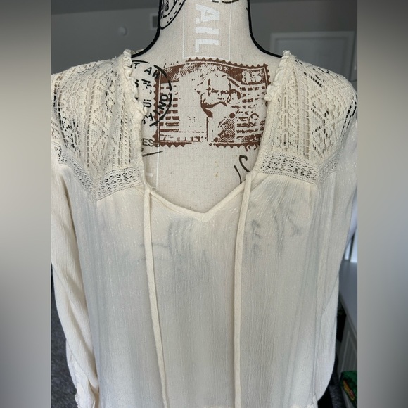 American Eagle cream colored crocheted boho fashion top sizes at XXS - Picture 3 of 11